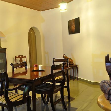 Ayubowan Guesthouse Negombo Bagian luar foto
