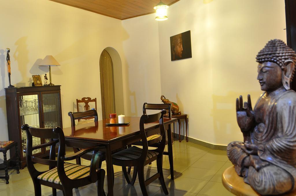 Ayubowan Guesthouse Negombo Bagian luar foto